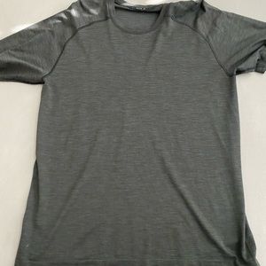 Lululemon metal vent tech size large